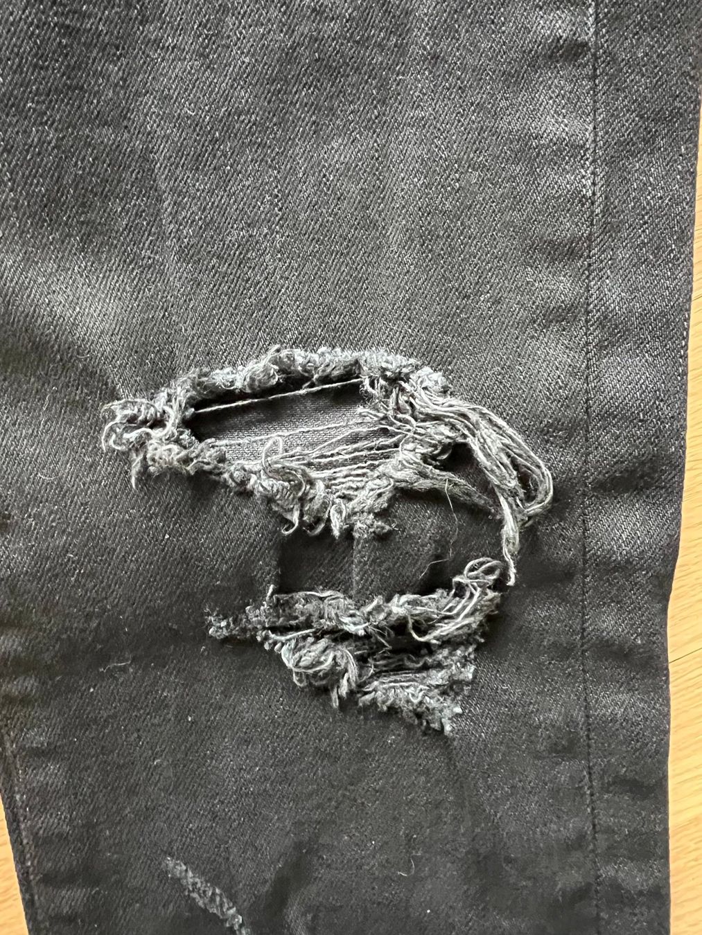 Saint Laurent Jeans: Saint Laurent destroyed Jeans schwarz – Nuovo (secondo la descrizione) da Zollikon venduto da Chica13.11. 3