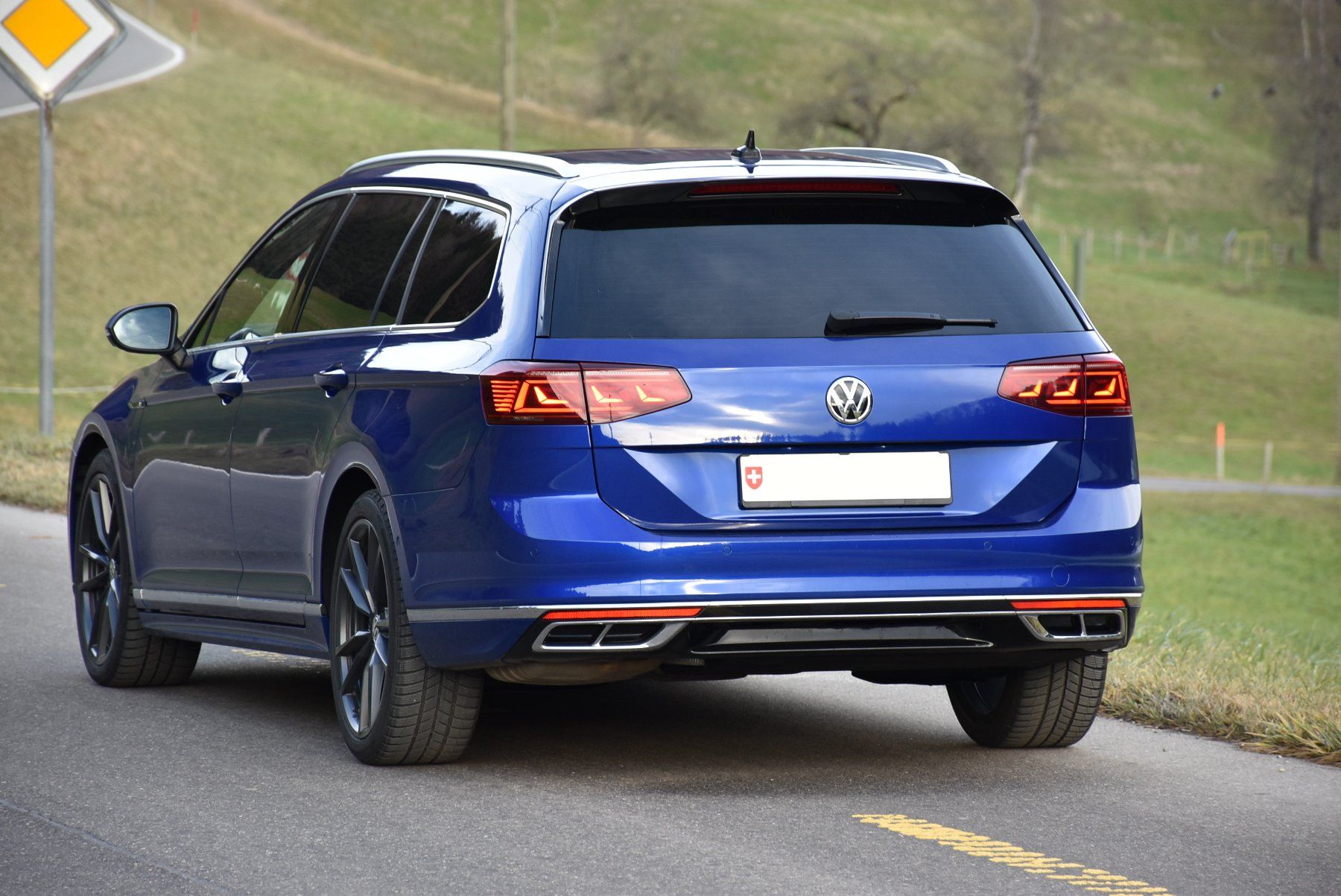VW Autos: VW Passat R-Line V. 2.0 TDI – D'occasion à Wattenwil par mr_bern 3