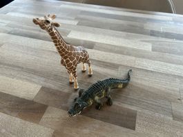 2 wunderschöne Plastik-Spielzeug-Tiere ca. 17cm gross