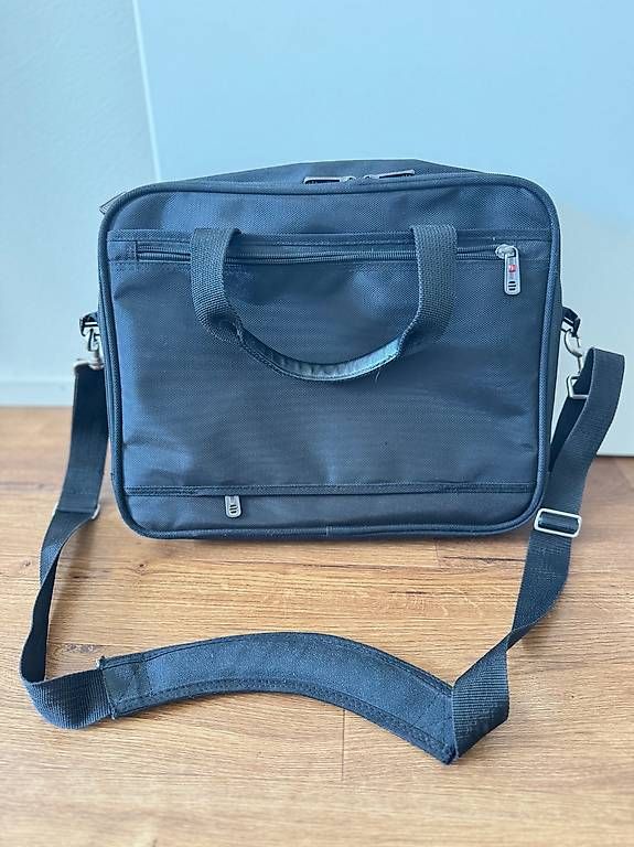 Sacs: Targus Laptoptasche mit Schultergurt  schwarz – D'occasion à Lachen SZ par viki_huber 1