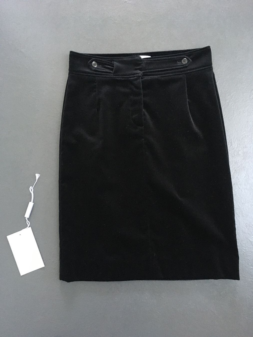 Max Mara Gonne: MAX MARA Rock Samt schwarz Gr. 36-38 - NEU – Nuovo (secondo la descrizione) da Zollikofen venduto da spunk65 1