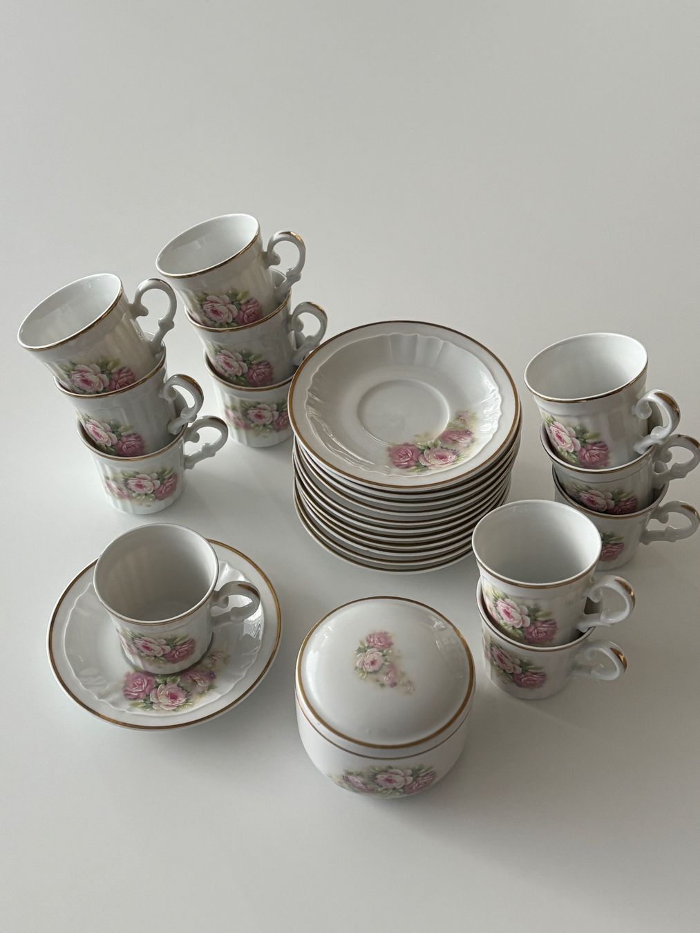 Set di piatti: 12 Espresso- oder Mokkatassen mit Unterteller von Limoges – Usato da Zürich venduto da xlxx8004 2