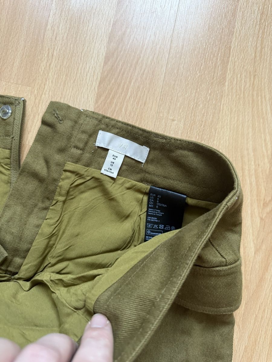 H&M Kleider & Röcke: H&M olive green cargo mini skirt, size 40 – Gebraucht aus Ueberstorf von man_p2fy 2