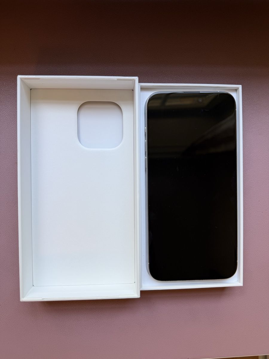 Apple Portables: iPhone 15 Pro Max, 256GB – D'occasion à Zürich par nat_pg9q