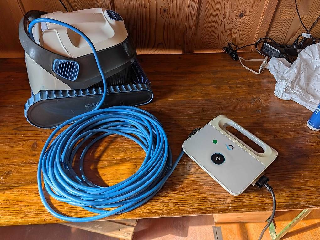 Dolphin Accessori per Piscine: Robot piscine Dolphin S200 moteur révisé – Usato da Couvet venduto da mal_tk2g 4