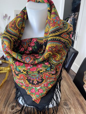 Foulard russe grand format imprimé   fleuri franges bon etat