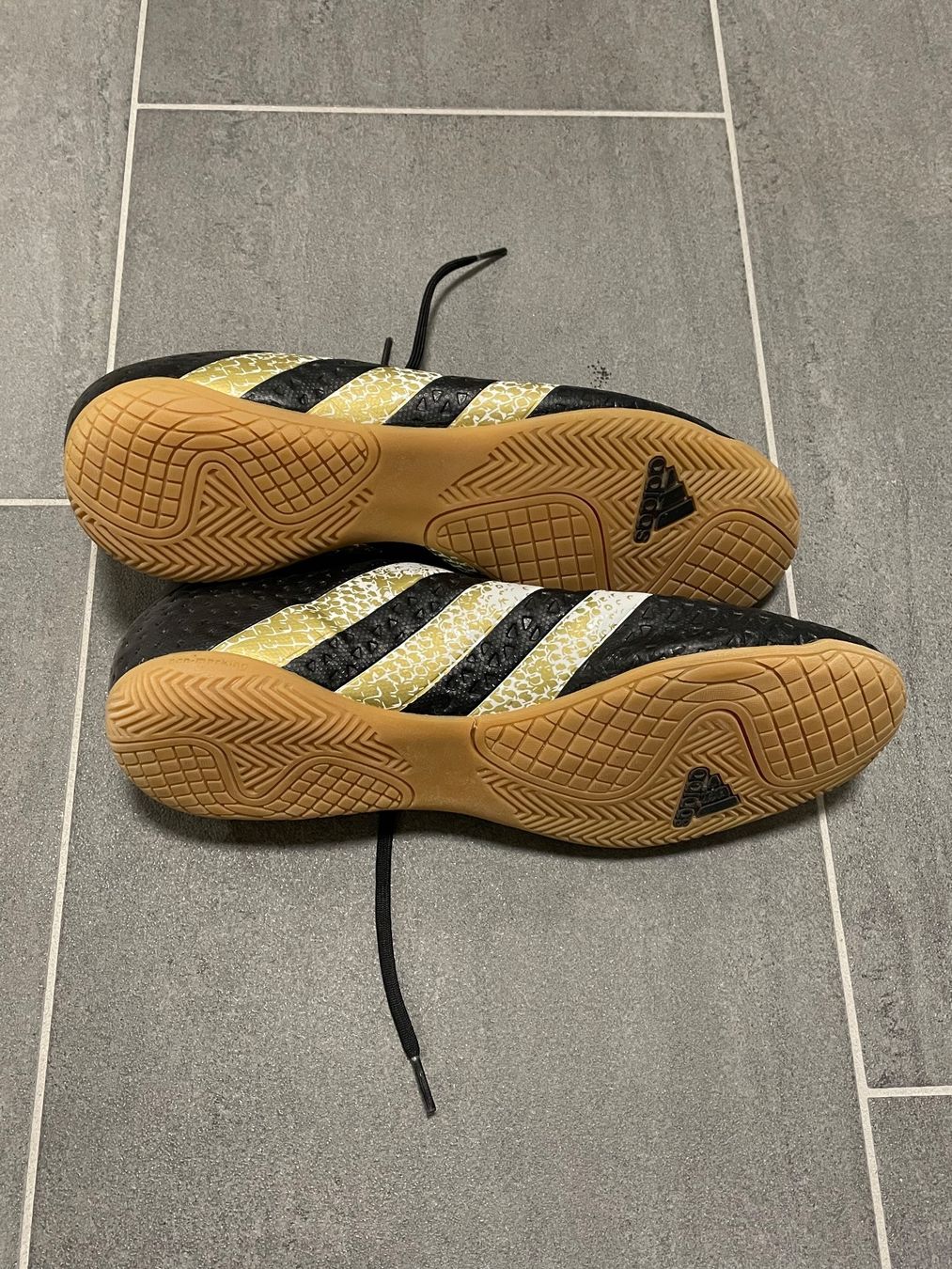 Adidas Scarpe da uomo: Adidas foot en salle – Usato da Puplinge venduto da Cechth 2