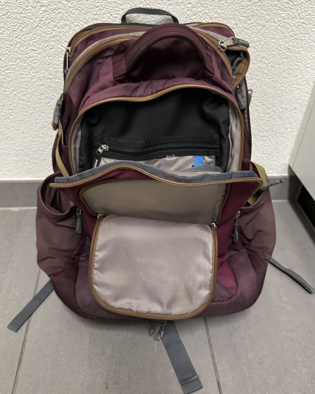 Deuter Zaini: Deuter Gigant 34 Liter mit Teildefekt – Difettoso da Zürich venduto da tedmaster