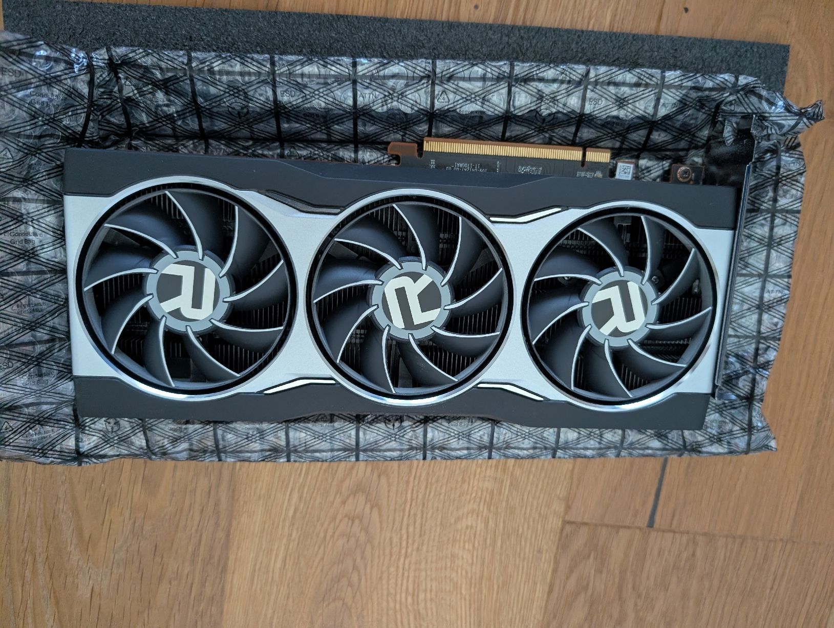 Cartes graphiques: Sapphire Radeon RX 6800 – D'occasion à Langnau am Albis par ste_f8nv