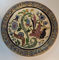 Zierteller mit Vogelmotiv und floralem Rand
