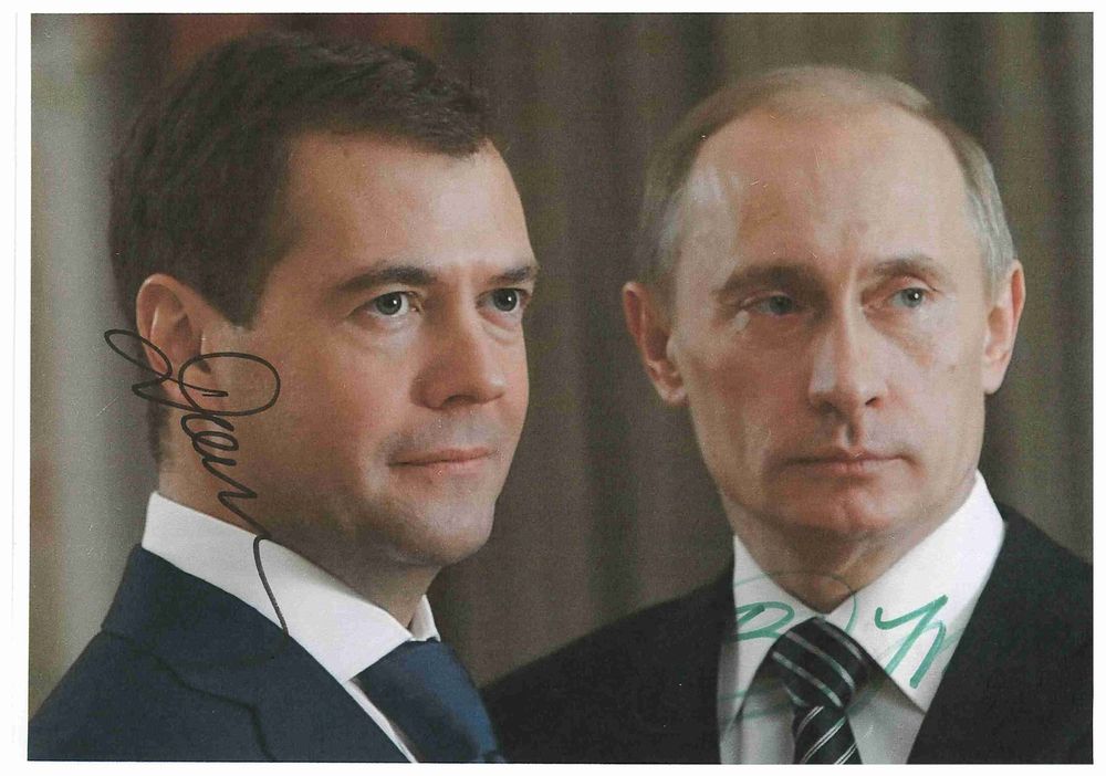VLADIMIR PUTIN & DMITRY MEDVEDEV - handsigniert 18x13cm COA (Gebraucht ...