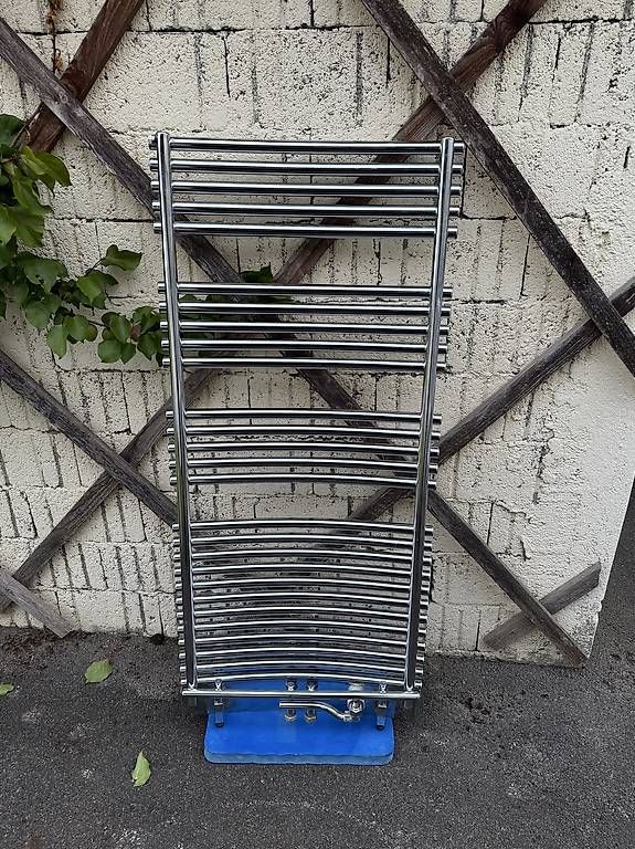 Heizgeräte: Bad-Heizkörper, Handtuch-Radiator, Chrom – Gebraucht aus Cham von Andrin_21 2