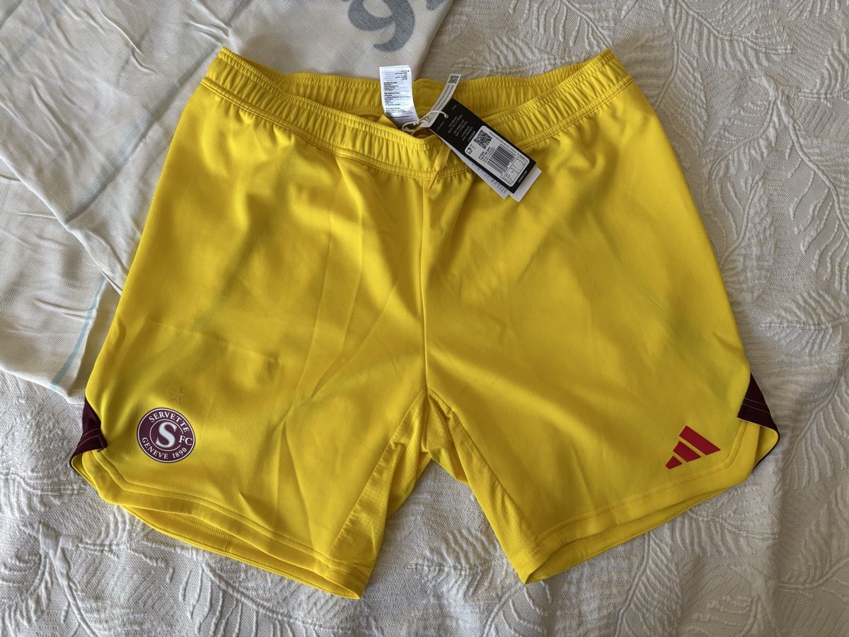 Adidas Canottiere & Pantaloni: Servette short – Usato da Le Grand-Saconnex venduto da focamix