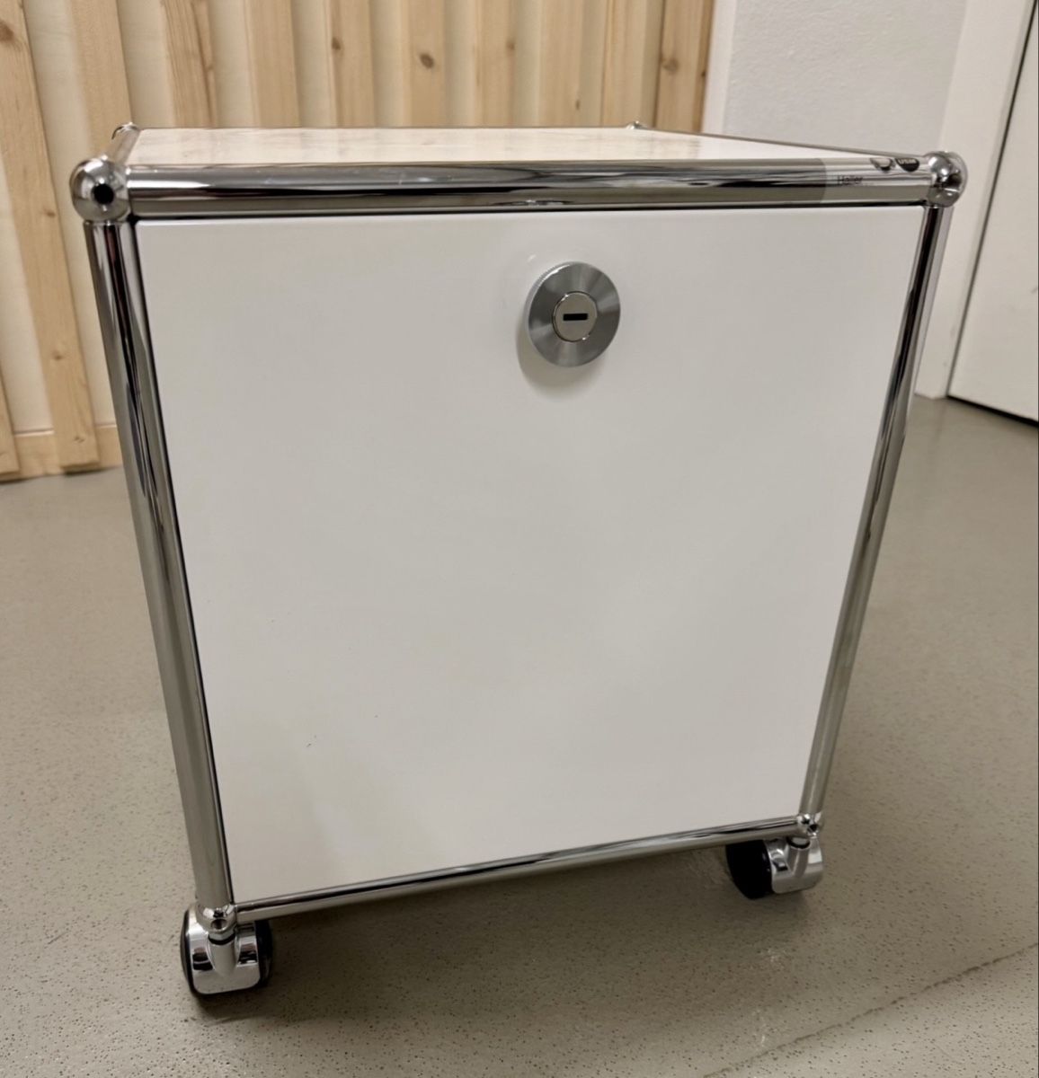USM Eléments de bureau: USM Rollkorpus (für Drucker) – D'occasion à Zürich par Vanena