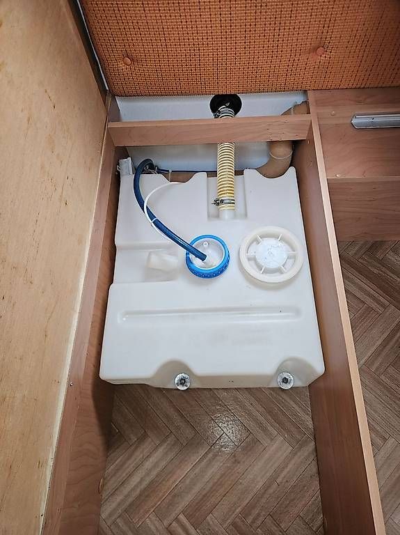 Veicoli da campeggio: A vendre Burstner 4825 Amara avec omnistor Thule – Usato da Belmont-Yverdon venduto da FloridaJeep 8