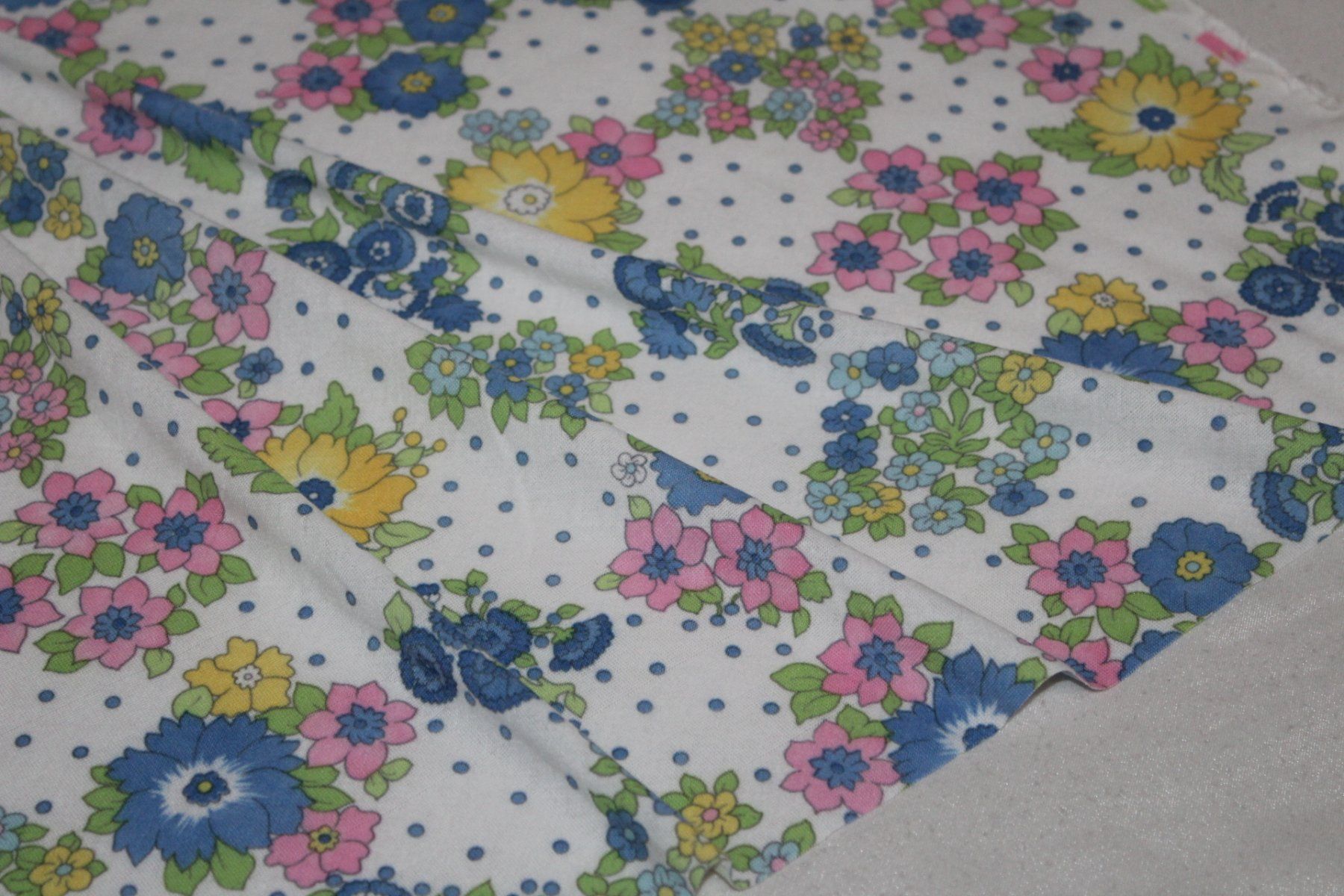 Tessuti: Stoff Jersey Vintage weiss/Blumen – Nuovo (secondo la descrizione) da Obfelden venduto da solomon111