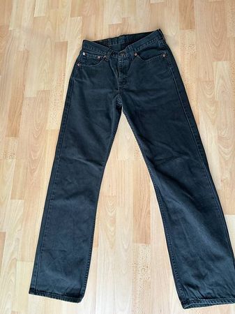 Levi Strauss Jeanshosen schwarz.