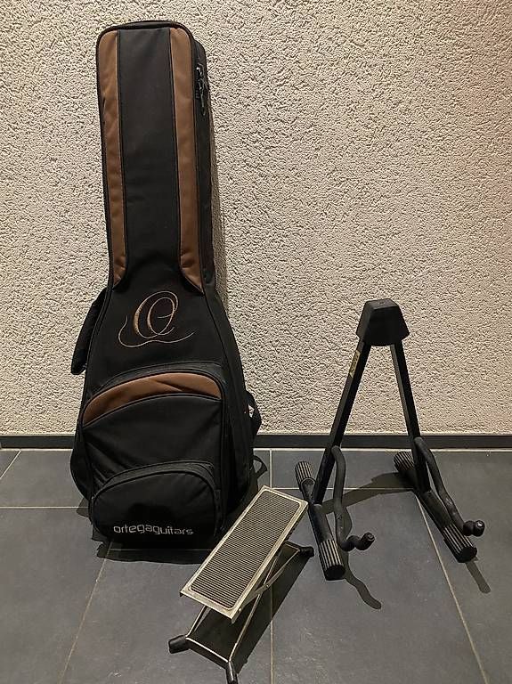 Musikinstrumente: Ortega Gitarre mit Zubehör – Gebraucht aus Niederbüren von canadace 1