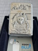 Zippo Blu Butane Feuerzeug mit Totenkopf Motiv, Neu! 