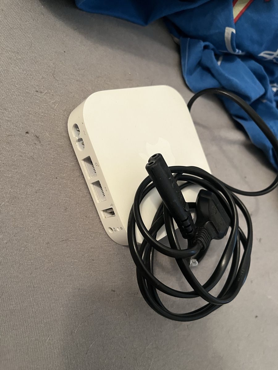Apple Modems & Router: Apple AirPort Express 2 – Gebraucht aus Chiasso von fairy81