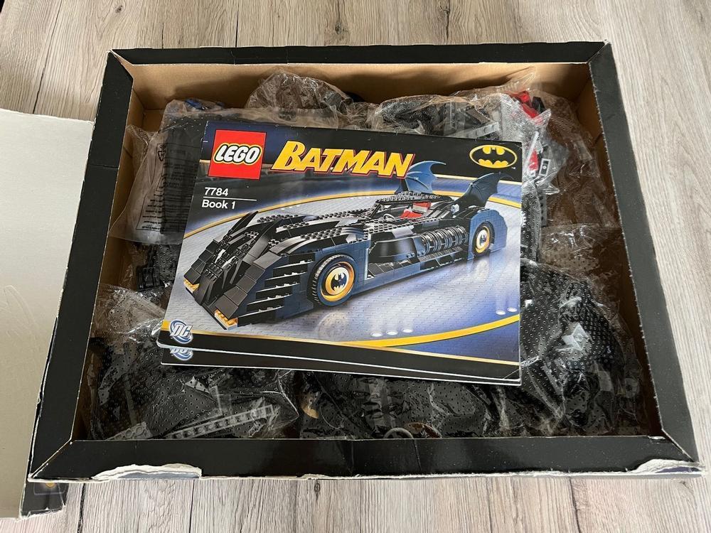 LEGO Batman 7784 Batmobile 1045 pieces! Seltenheit, wie neu! | Comprare su  Ricardo