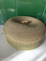 Dekorative Vintage Dose/Schachtel aus Strohgeflecht retro