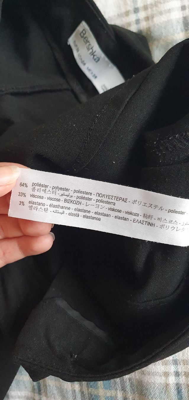 Bershka Pantaloni: Bershka Schwarze Stoffhose - Gr. 38 – Usato da Bern venduto da fede736 2