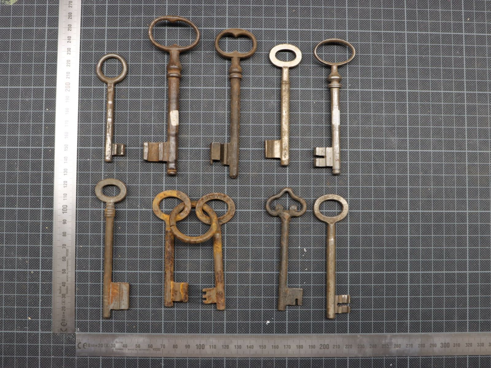 Schlüssel: Lot mit 10 antiken Schlüsseln – Gebraucht aus Emmetten von Super008