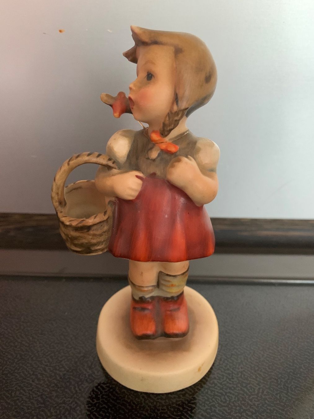 Hummel Figuren: Mädchen Figur – Gebraucht aus Zürich von coco1211969
