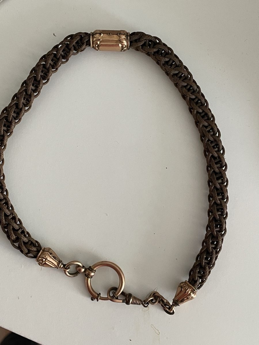 Autres accessoires pour montres: Collier tressé marron avec fermoir doré  – D'occasion à Worben par benit.drn