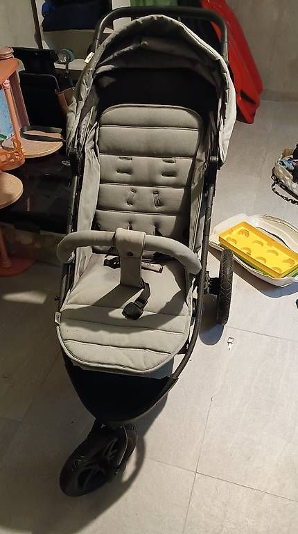 Poussette: A donner, poussette, siège auto, sac a dos, etc – D'occasion à Porsel par mat_dch9