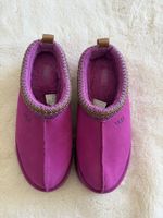 PINK UGGS