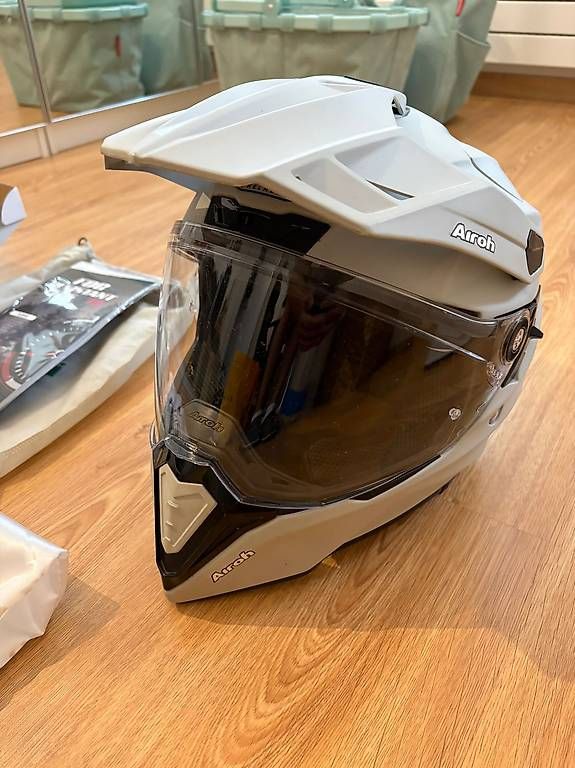 Casques & visières: Casque Airoh  – D'occasion à Conthey par carina.pereira