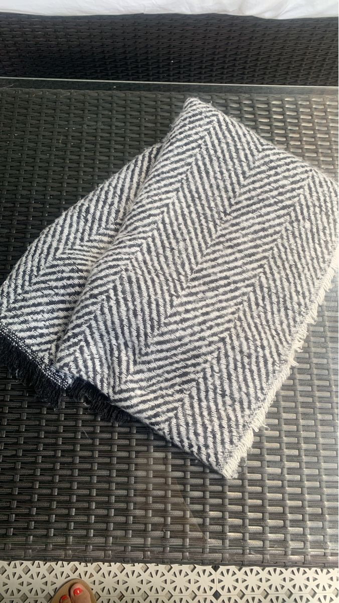 Foulard & Sciarpe: Scarf Le temps des Cerises Black/white – Nuovo (secondo la descrizione) da Zürich venduto da ama_k88c