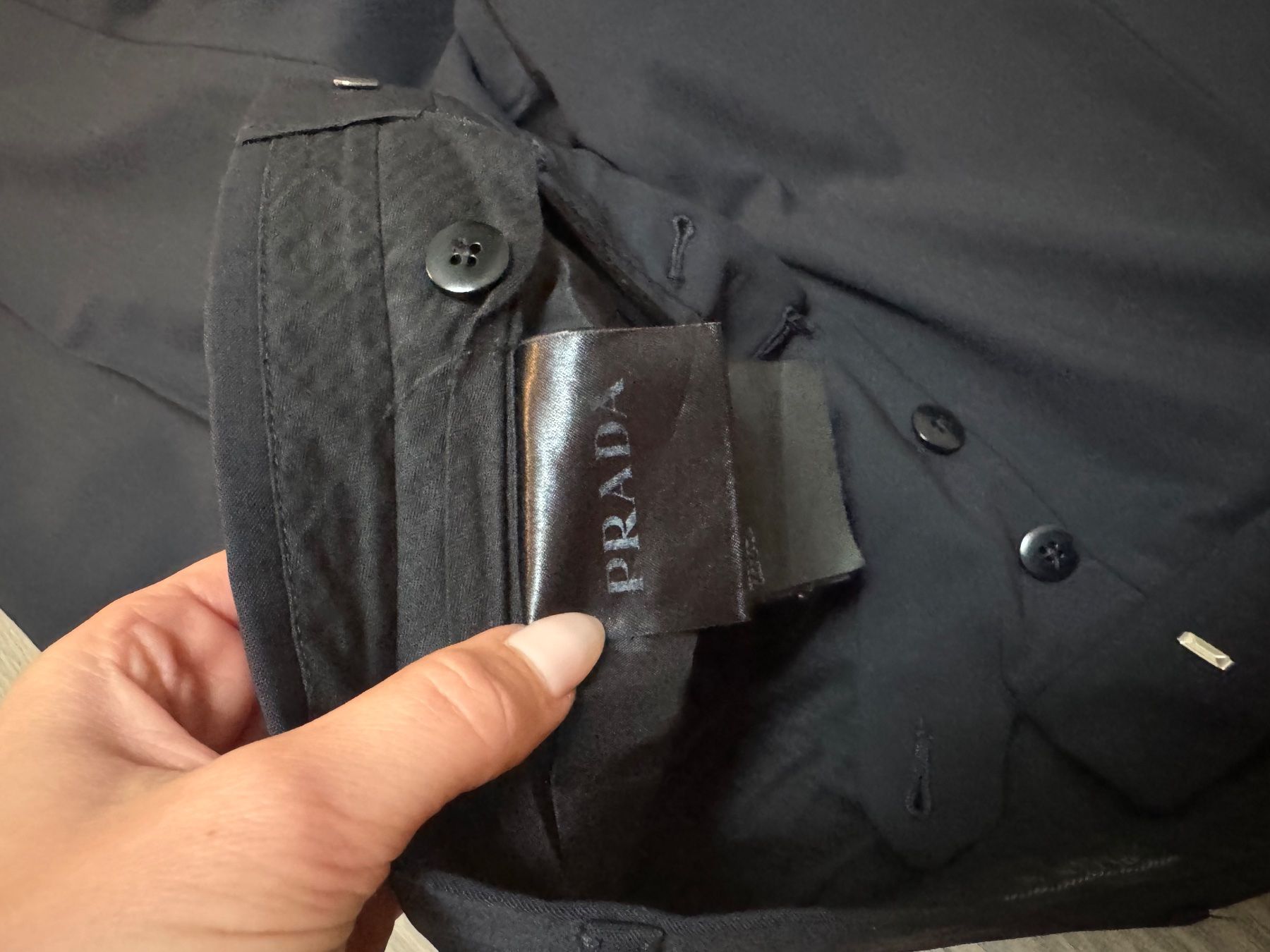 Prada Pantaloni: Herren Prada Anzugshose in Dunkelblau – Usato da Meilen venduto da Emma_321 2