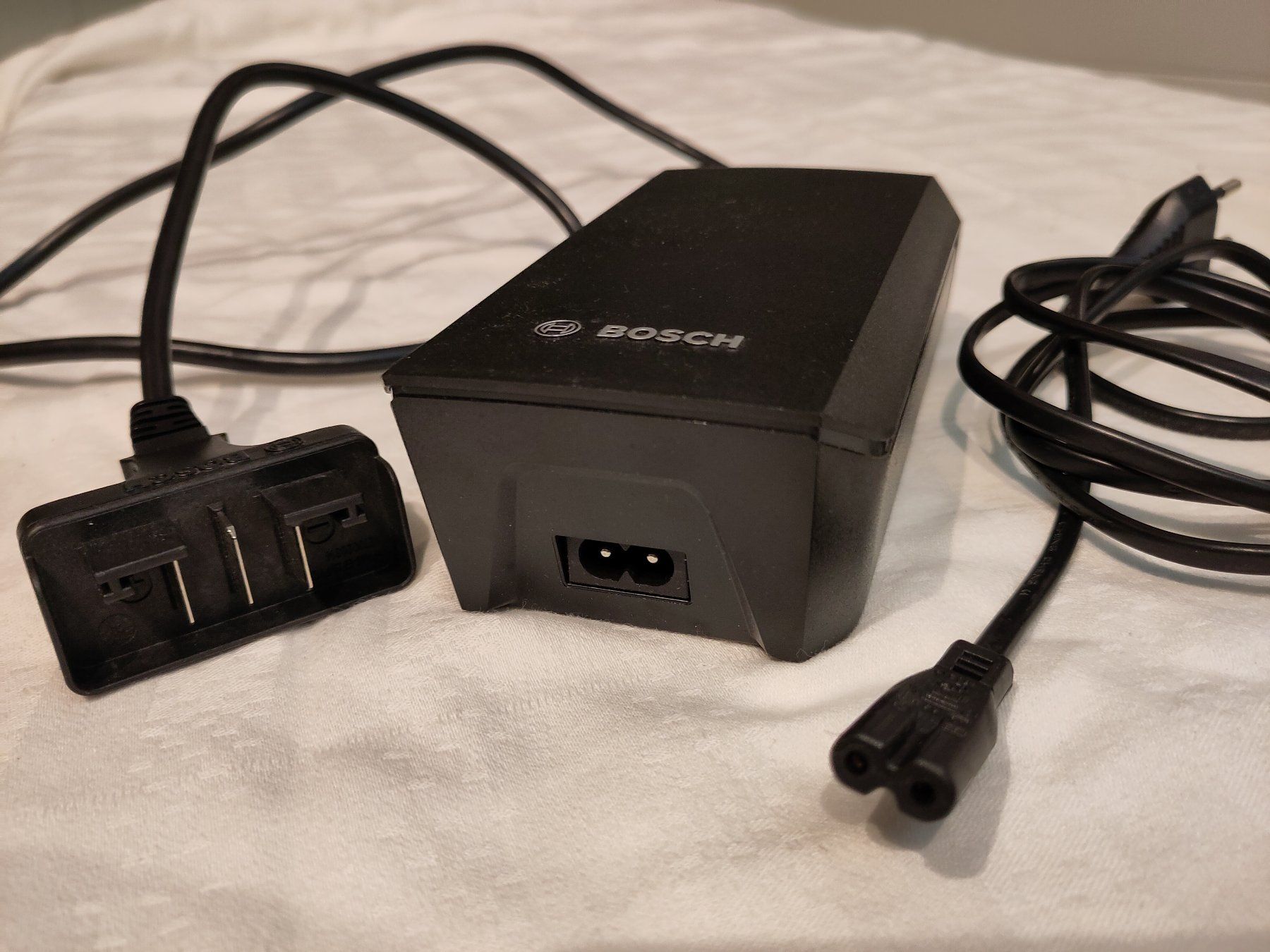 Bosch Ladegeräte: ebike battery charger Bosch 36V 4A – Gebraucht aus Develier von Loricaire0