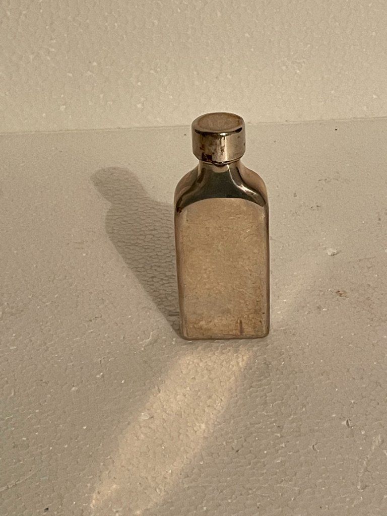 Flaconi: Petit flacon parfum en métal argenté – Usato da Lausanne venduto da llcc27