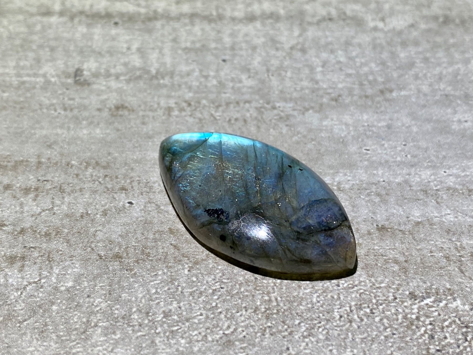 Pierres précieuses: Labradorit (55.50 ct) – Neuf avec emballage d'origine à Laax par Kiki_Kingdom3 2