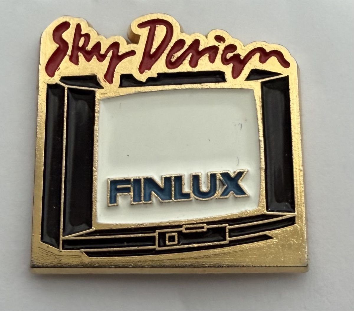 Plaketten & Abzeichen: Finlux Sky Design TV Pin – Gebraucht aus Zürich von Kue_Zuerich