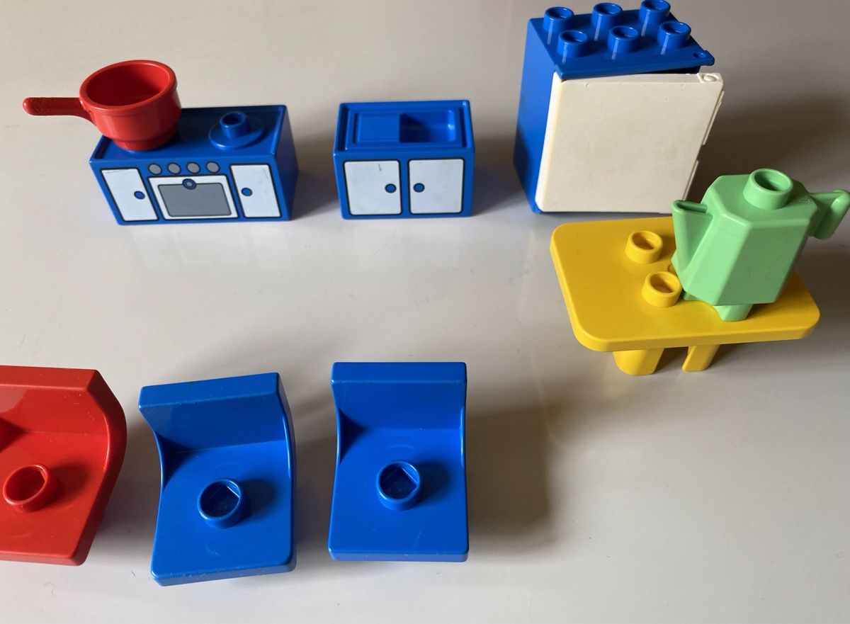 Lego Spielzeuge: Lego Puppenhaus und Möbel – Neu (gemäss Beschreibung) aus Rabius von nel_5rvc 2