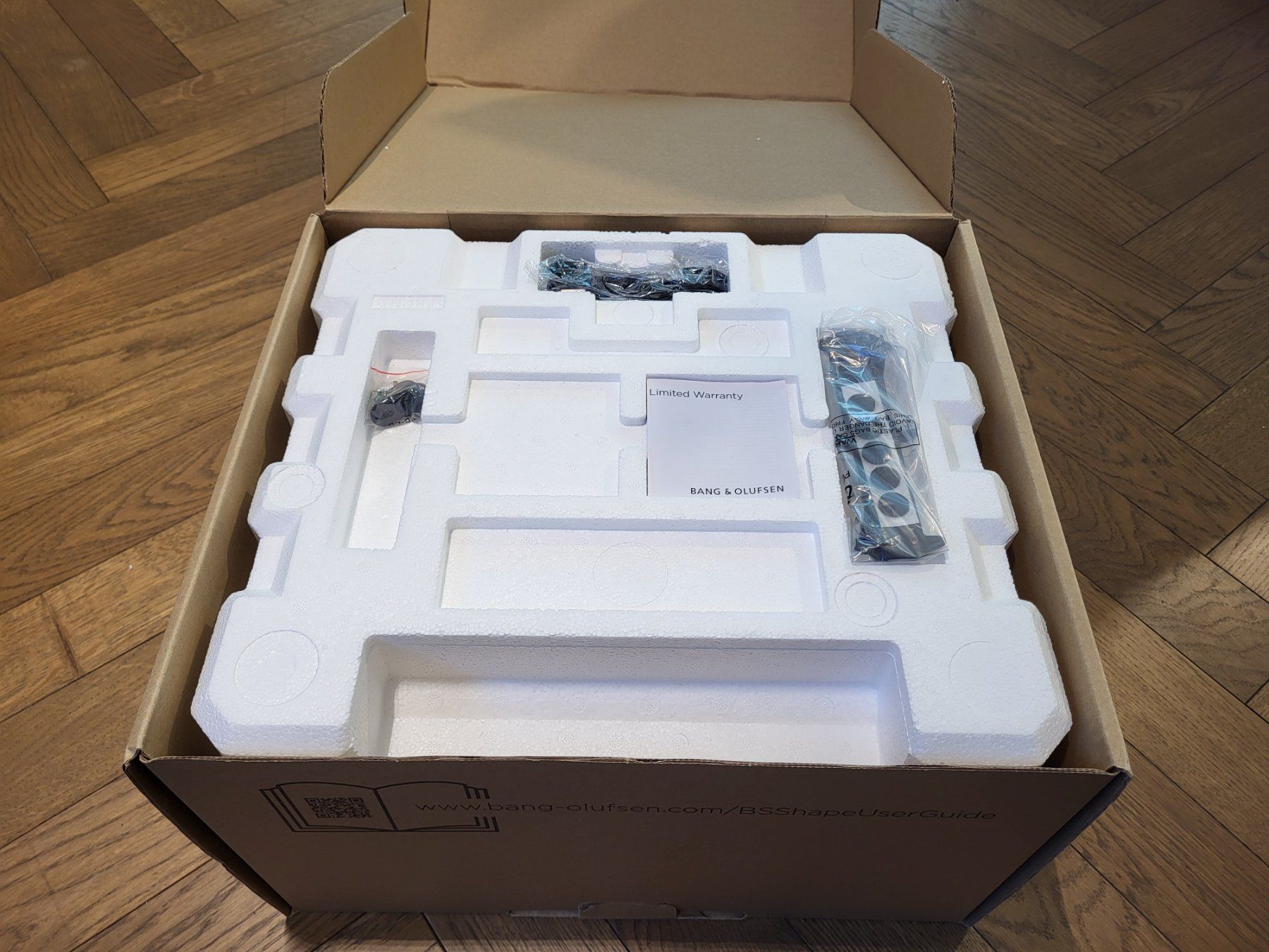 Bang & Olufsen Casse acustiche: BeoSound Shape Damper Module Acoustique Bang & Olufsen – Nuovo e nell'imballaggio originale da Sion venduto da Bang-OlufsenSion 3