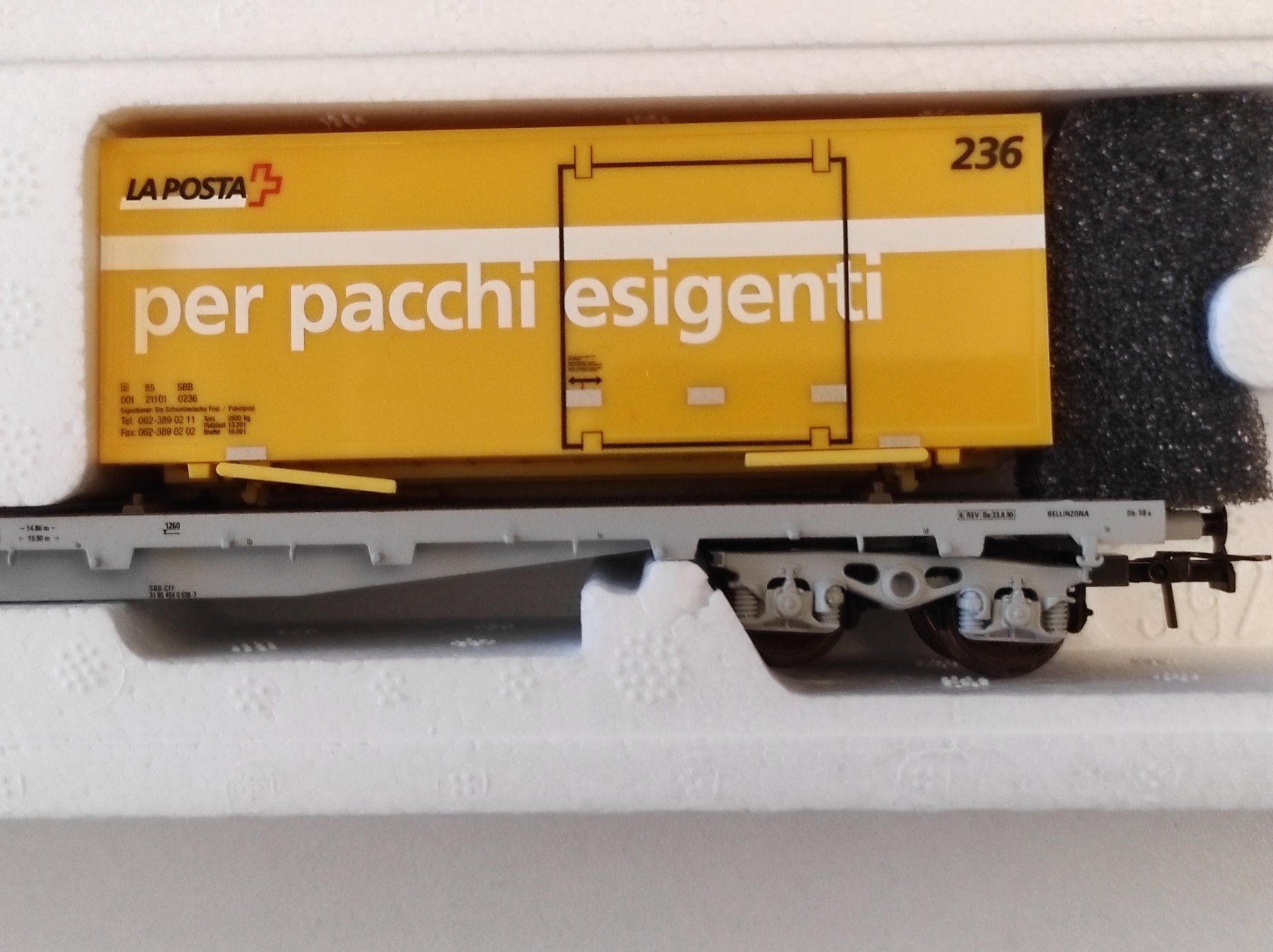 Hag Modellini di ferrovie: SBB Flachwagen Sgss mit 2 Postcontainer von Hag H0, WS – Nuovo e nell'imballaggio originale da La Chaux-de-Fonds venduto da Kat2019 2