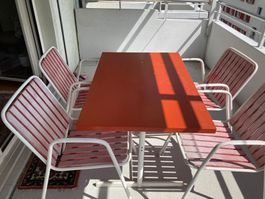 Balkonset Tisch und vier Stühle rot weiss gebraucht