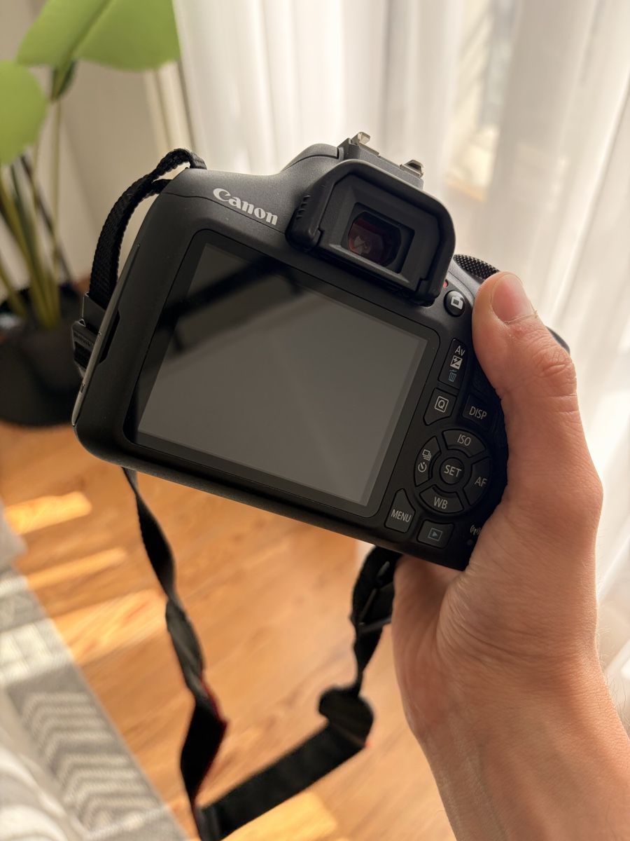 Canon Kamera: Canon EOS 2000D – Neu (gemäss Beschreibung) aus Genève von Crz99 1