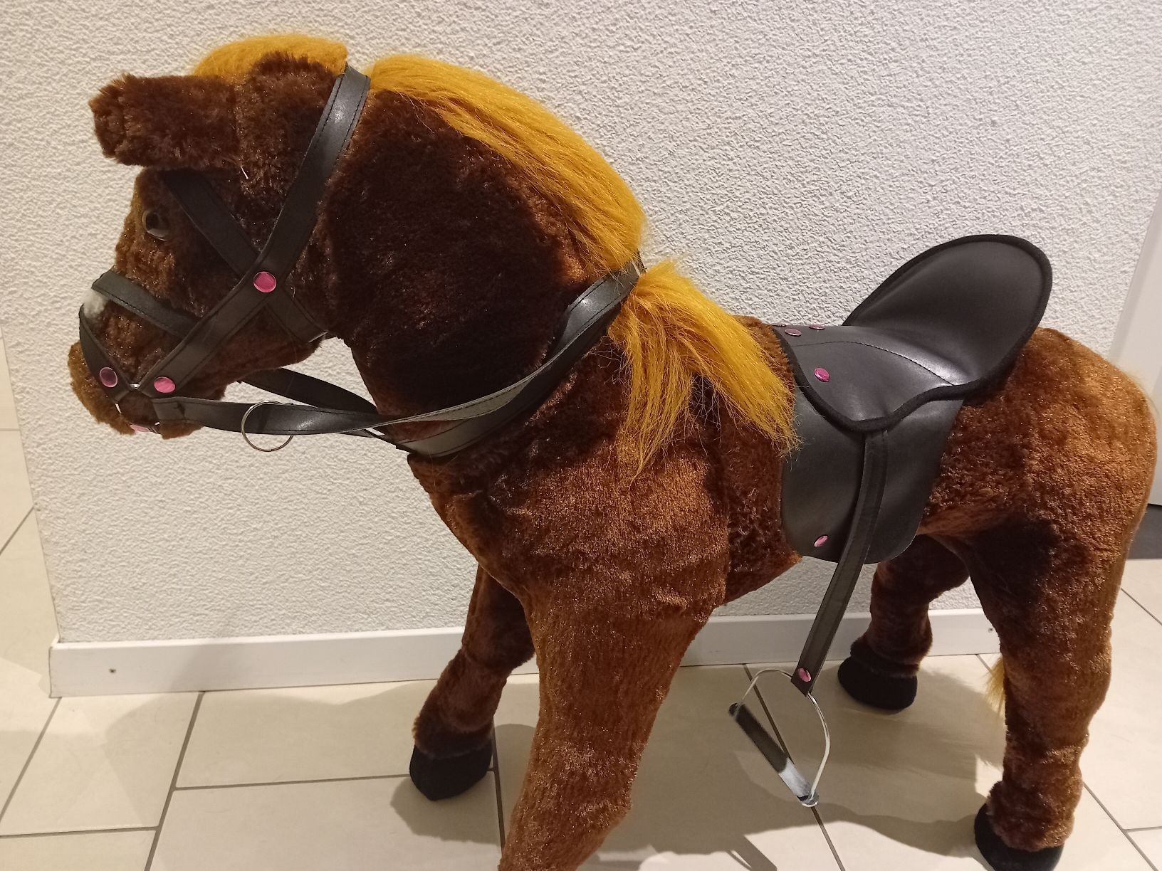 Spielzeuge: Kinderpferd zum reiten – Gebraucht aus Hausen am Albis von Finstersee1 1