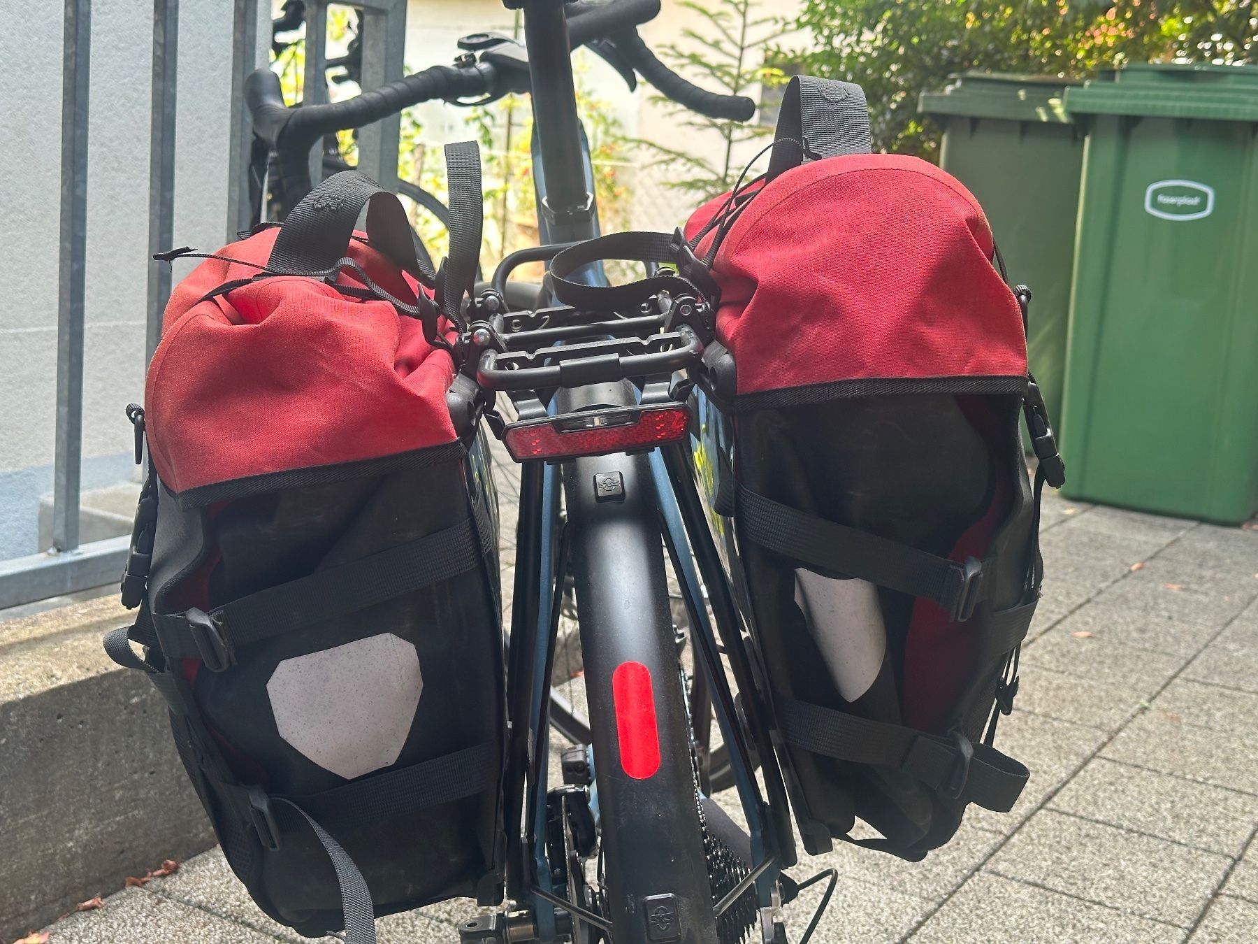 Ortlieb Sacs: Fahrradtasche ORTLIEB rot schwarz – D'occasion à Gerlafingen par Mapaho 2