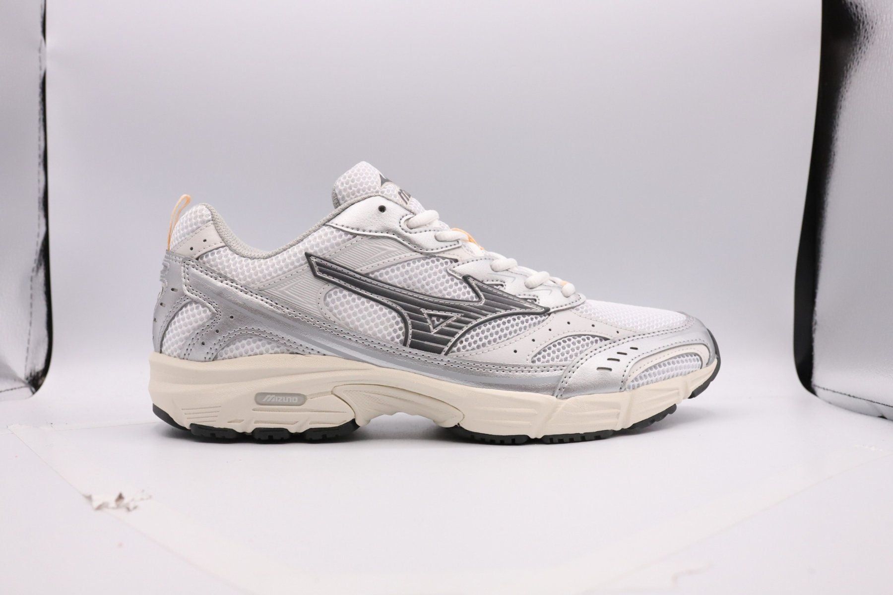 Mizuno Chaussures hommes: Mizuno MXR Sport - Iron Gate EU 44 – Neuf avec emballage d'origine à Schaffhausen par outlez