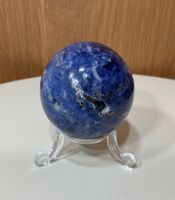 Wunderschöner Sodalit Kugel mit Ständer aus Bolivien