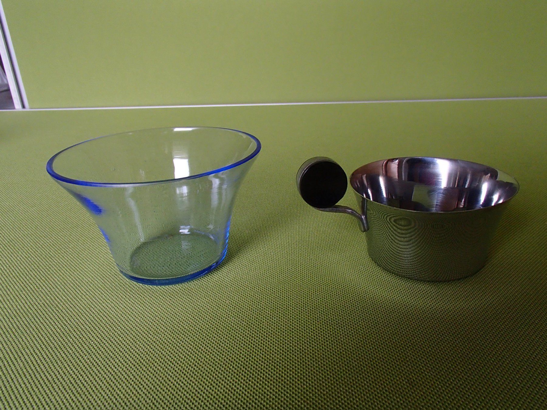 Tasses: 6 hellblaue Glas Teetassen Bakelit Griff – D'occasion à Schöfflisdorf par pullux 5