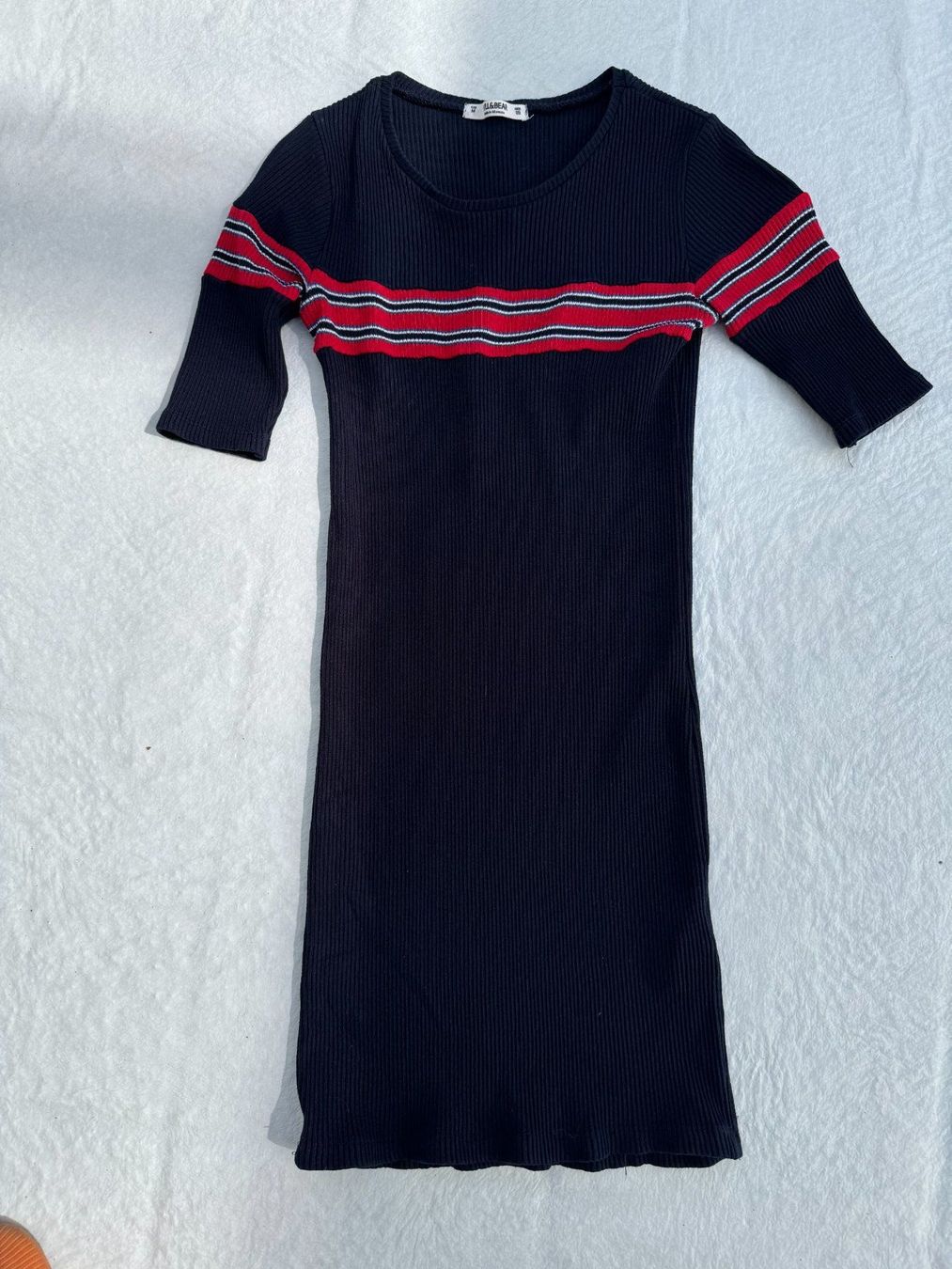 Pull&Bear Robes et jupes: Robe bleue et rouge Pull&Bear taille M – D'occasion à Vandoeuvres par Zoccoli11